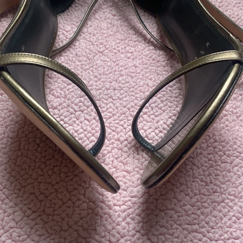 Stuart Weitzman under 5” be